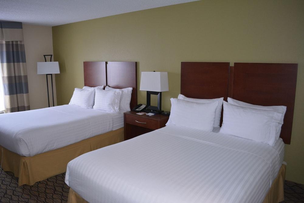 Holiday Inn Express Hotel & Suites Lancaster Ngoại thất bức ảnh