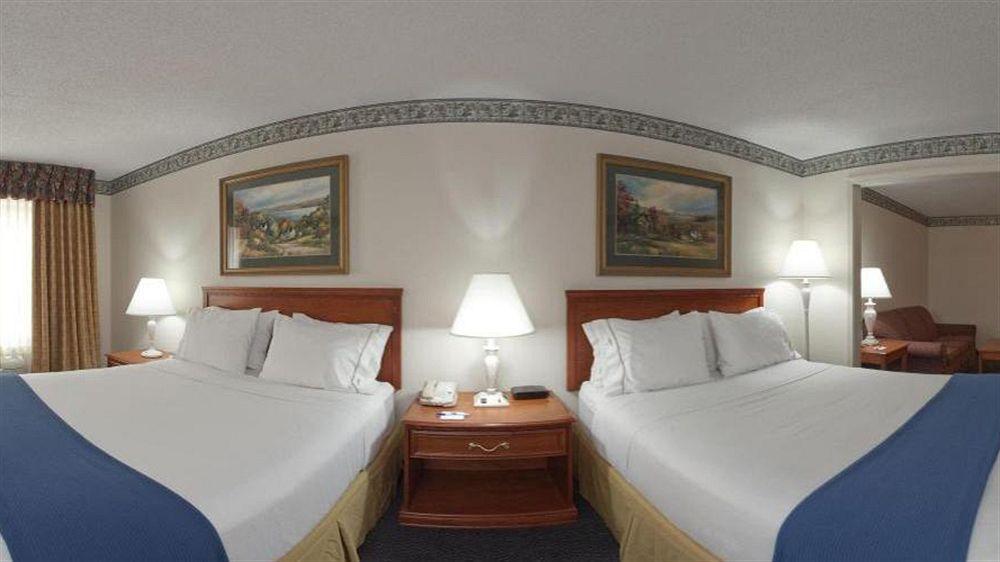 Holiday Inn Express Hotel & Suites Lancaster Ngoại thất bức ảnh