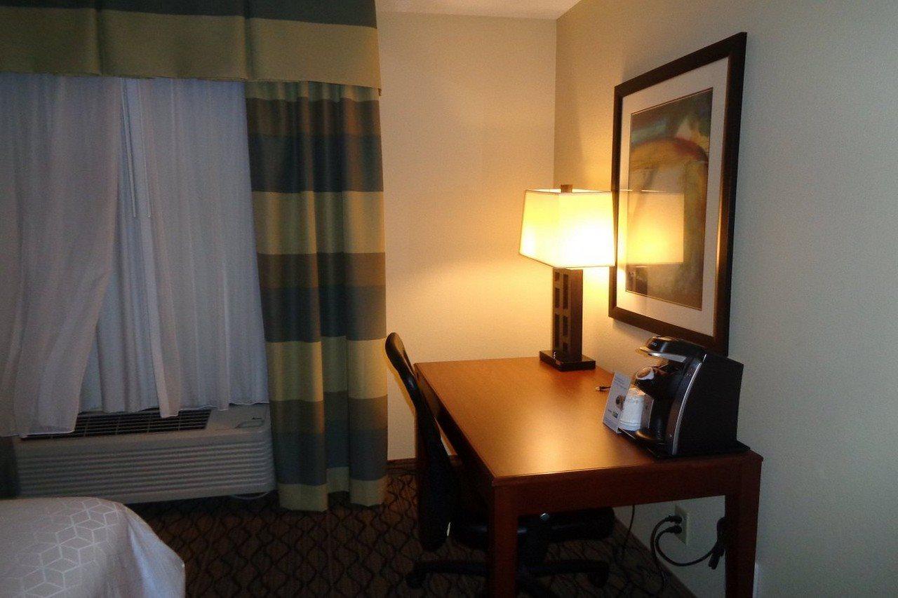 Holiday Inn Express Hotel & Suites Lancaster Ngoại thất bức ảnh