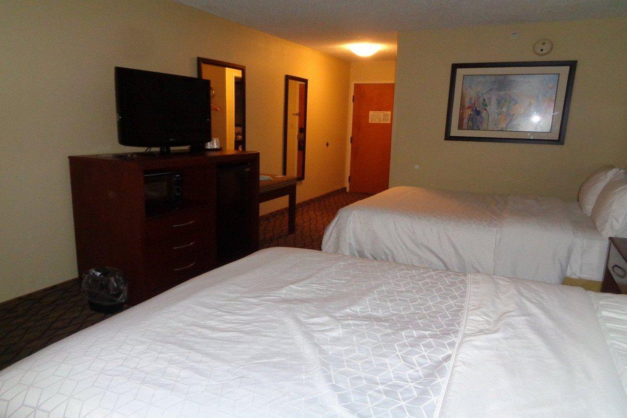 Holiday Inn Express Hotel & Suites Lancaster Ngoại thất bức ảnh
