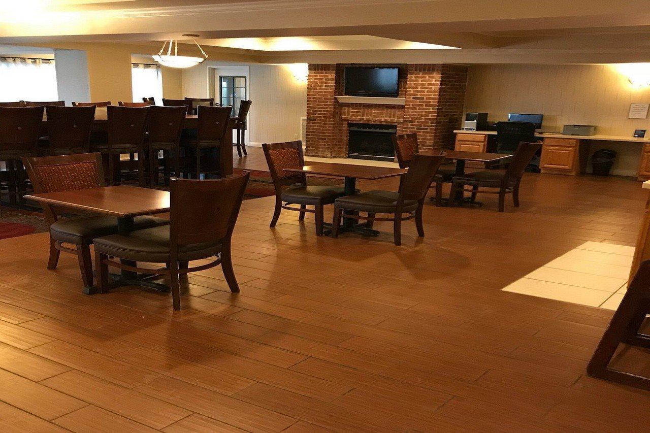 Holiday Inn Express Hotel & Suites Lancaster Ngoại thất bức ảnh