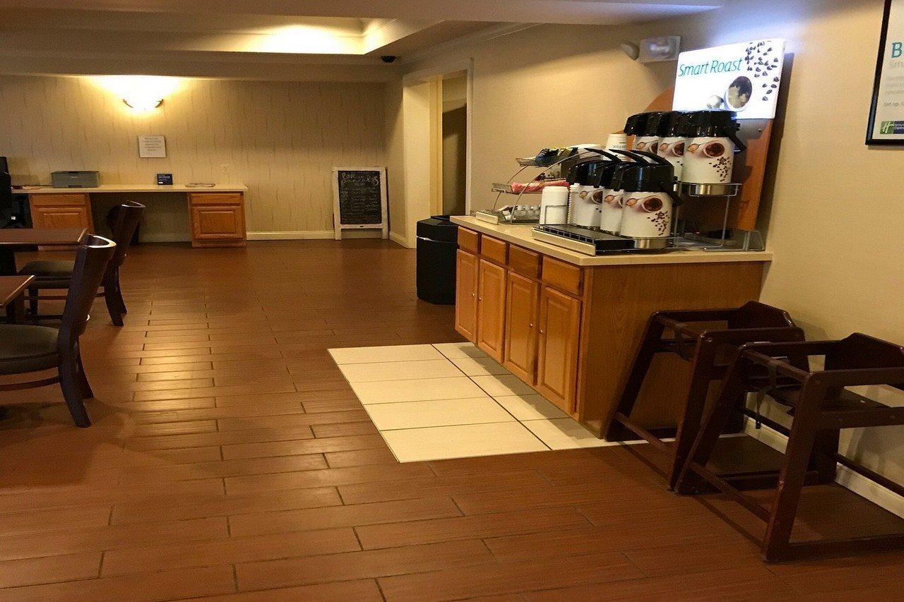 Holiday Inn Express Hotel & Suites Lancaster Ngoại thất bức ảnh