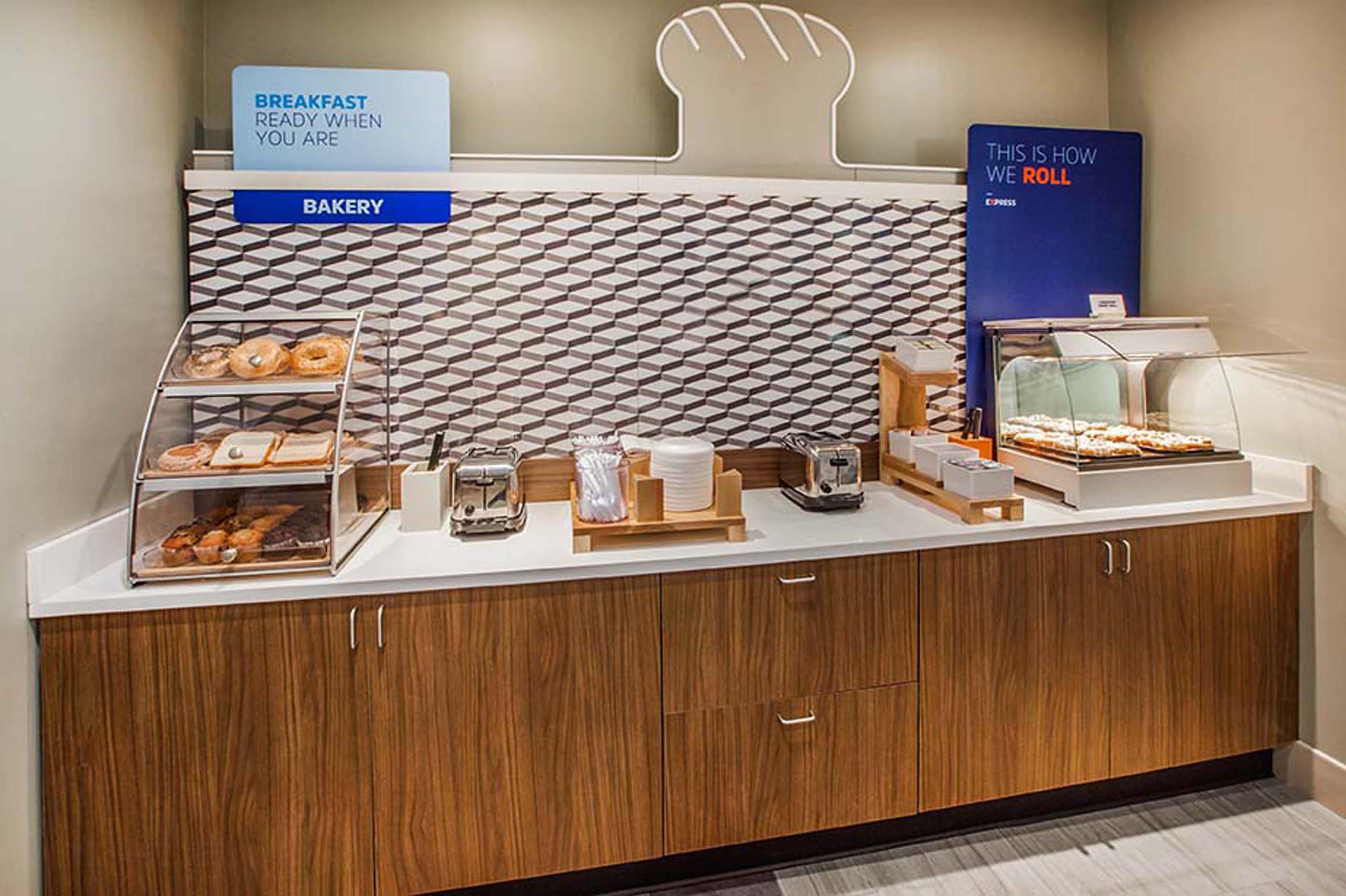 Holiday Inn Express Hotel & Suites Lancaster Ngoại thất bức ảnh
