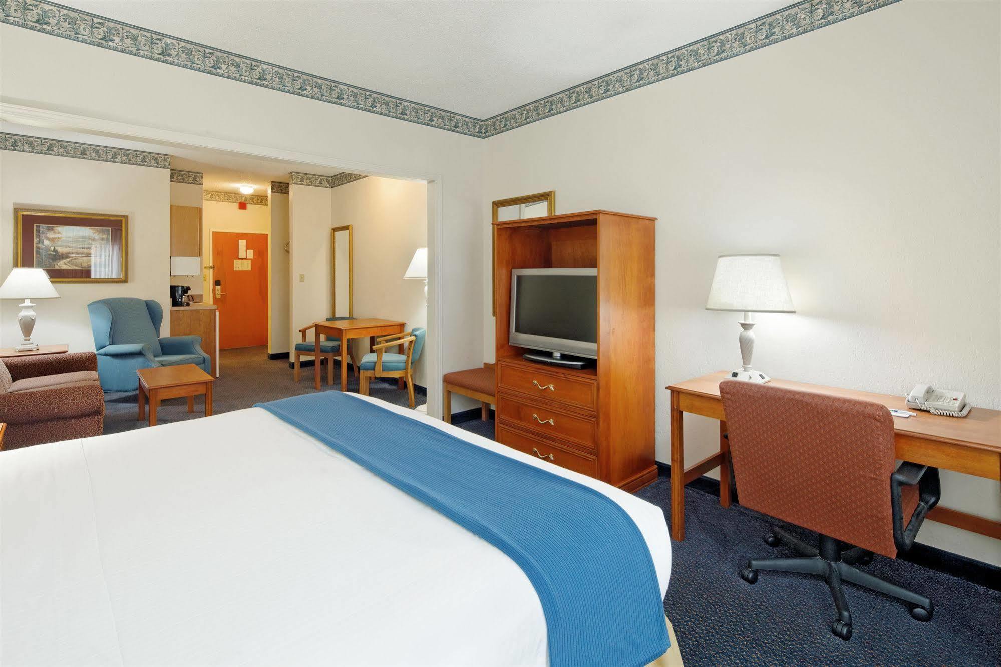 Holiday Inn Express Hotel & Suites Lancaster Ngoại thất bức ảnh