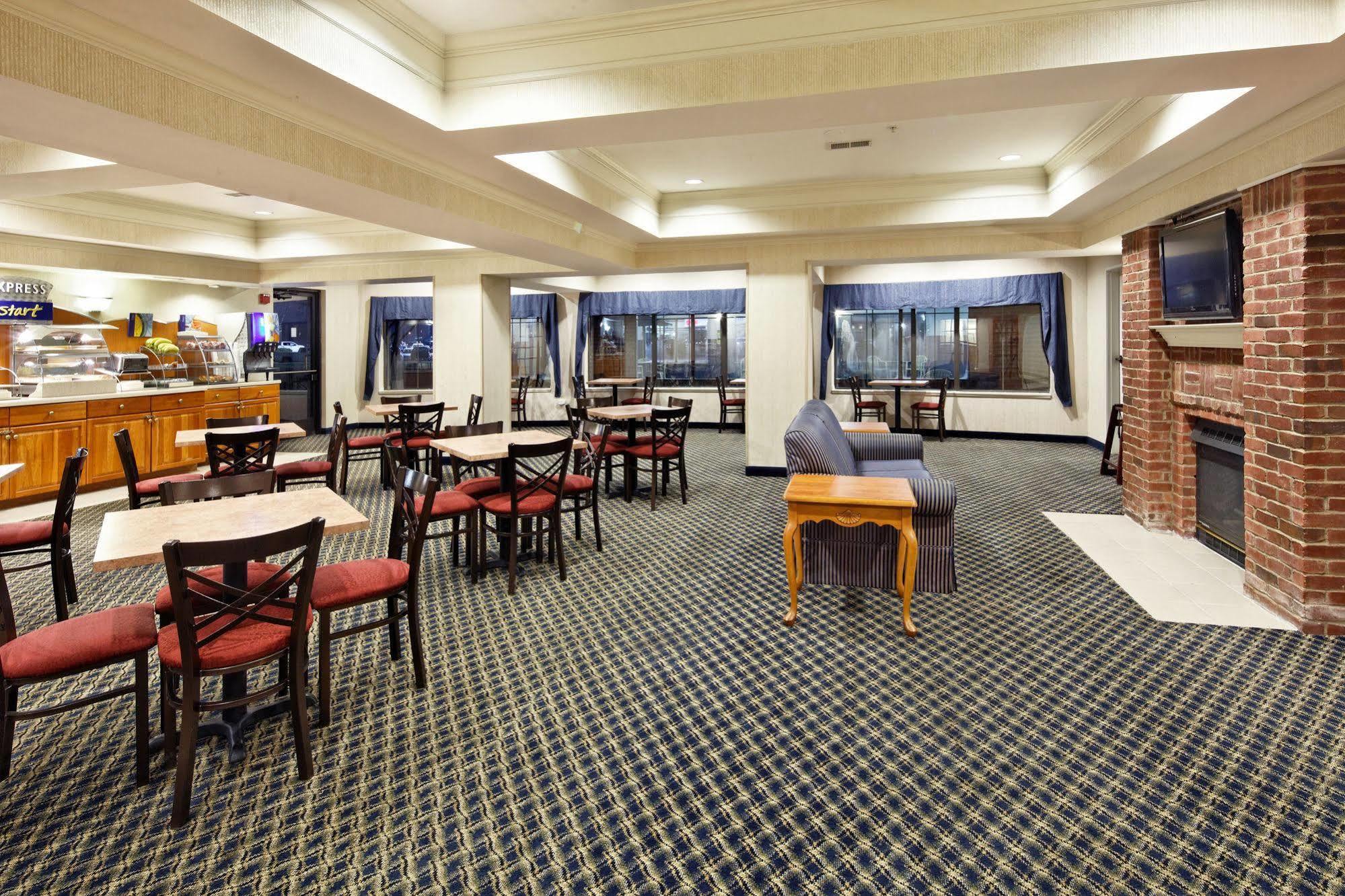 Holiday Inn Express Hotel & Suites Lancaster Nhà hàng bức ảnh