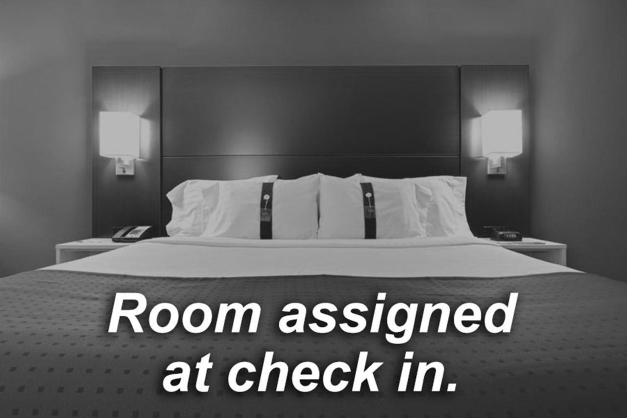 Holiday Inn Express Hotel & Suites Lancaster Ngoại thất bức ảnh